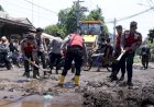 Polres-Situbondo-Gelar-Bakti-Sosial-Bersihkan-Material-Pasca-Banjir-di-Kecamatan-Kendit