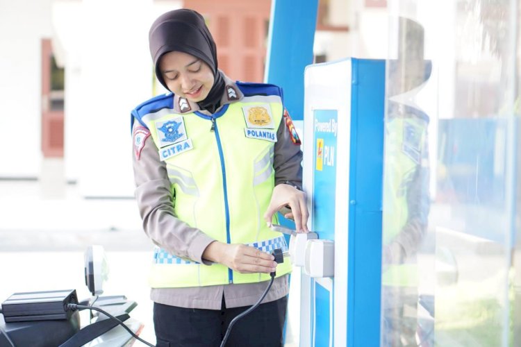 Polrestabes Surabaya Siapkan Layanan Pengisian Daya Motor Listrik Gratis