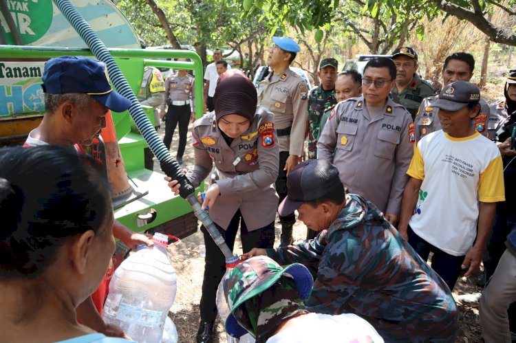 Polres Kediri Kota Kembali Droping Air Bersih Untuk Warga Desa Manyaran