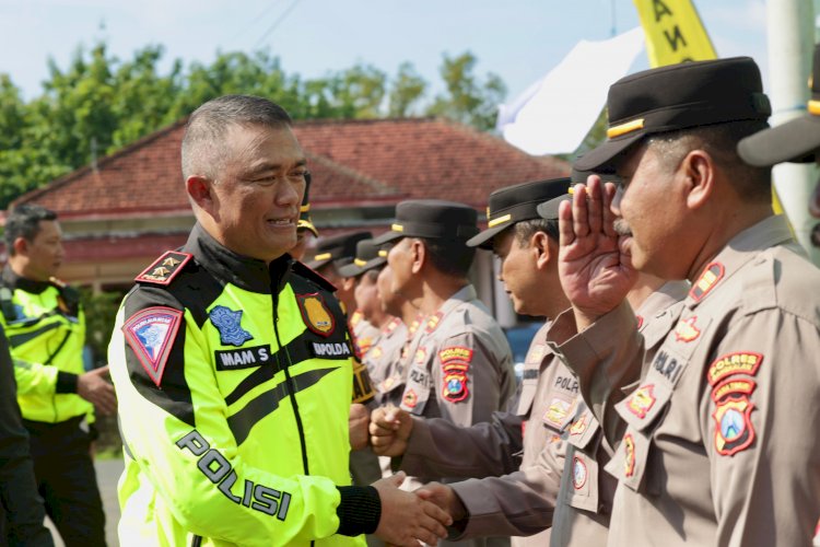 Patroli Bermotor ke Madura, Kapolda Jatim Pastikan Kondusifitas H -2 Pencoblosan Pemilu 2024