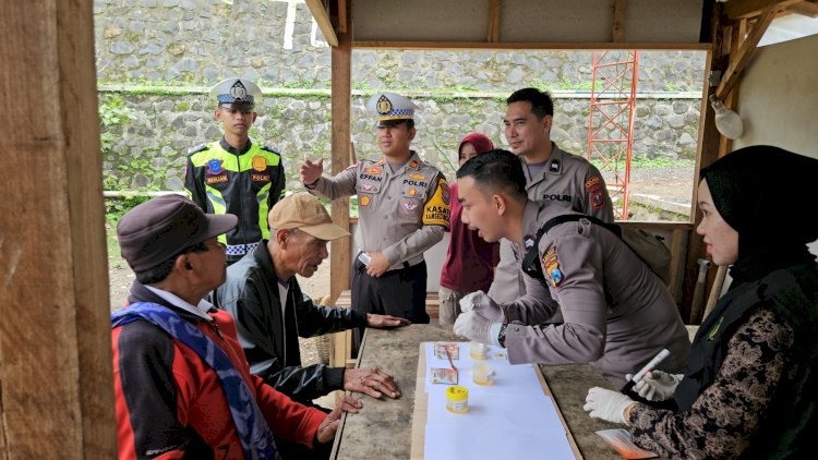 Polres Probolinggo Tes Urine Sopir Jeep dan Bus Wisata Untuk Keamanan Wisatawan Bromo