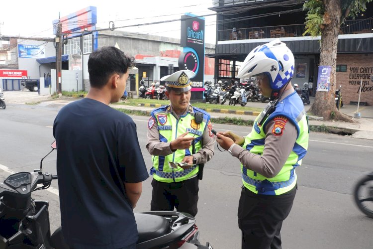 Optimalisasi Gakkum Presisi Ditlantas Polda Jatim Gelar Operasi Dakgar Berbasis Handheld